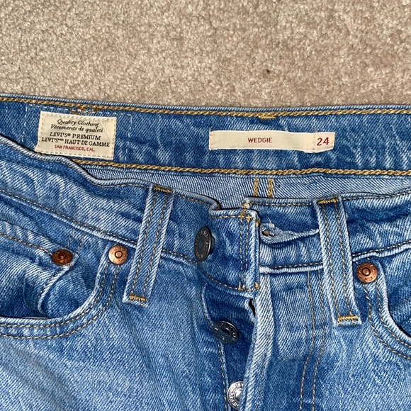 Levi’s Wedgie Jeans - Picture 4 of 5